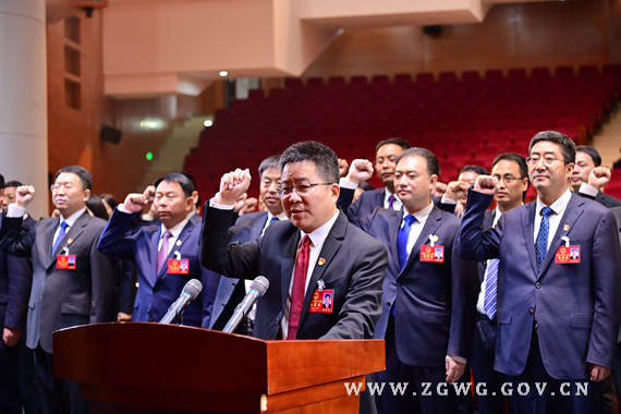 市十一届人大一次会议胜利闭幕.jpg