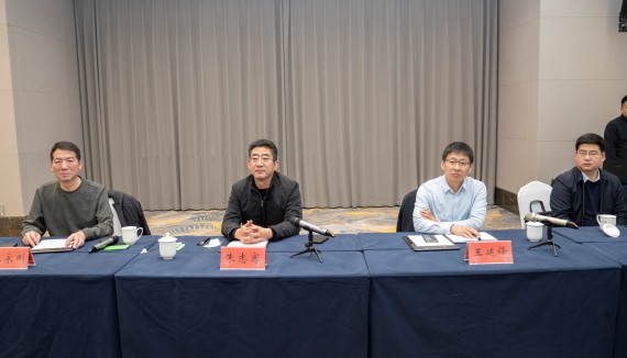 朱志骞主持召开石漫滩区域城市设计规划和山体绿化规划汇报会 (2)_副本.jpg