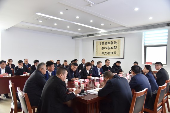 4_何卉参加市政协十一届三次会议工商联组讨论_副本.jpg