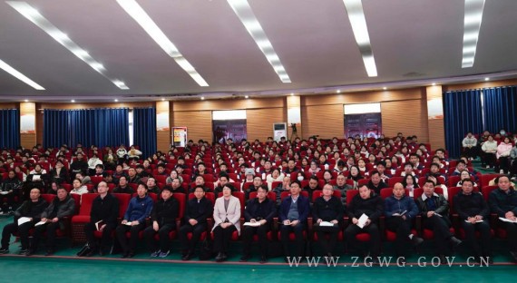 朱志骞为市一高师生上思政课 (2)_副本.jpg