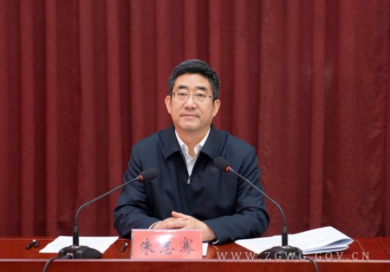 市委理论学习中心组举行2024年第五次集体学习 (3)_副本.jpg