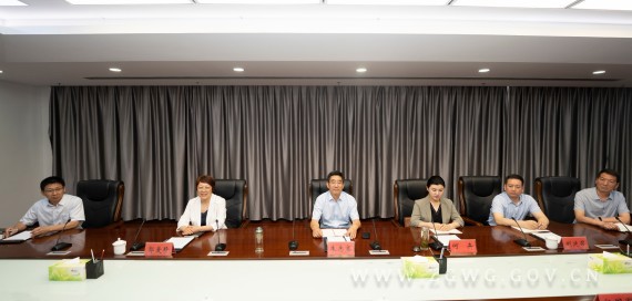 市委书记朱志骞、市长何卉与舞钢公司董事长吝章国举行工作会谈 (4)_副本.jpg
