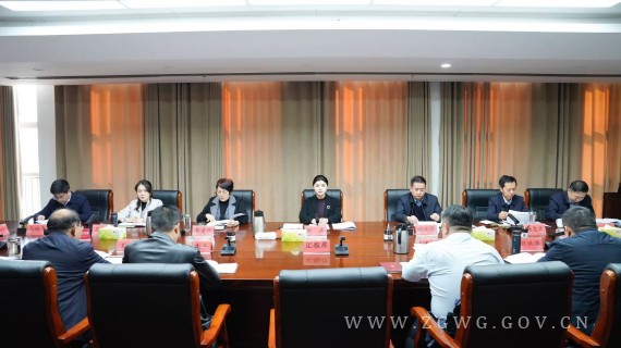 何卉主持召开市政府常务会议_副本.jpg